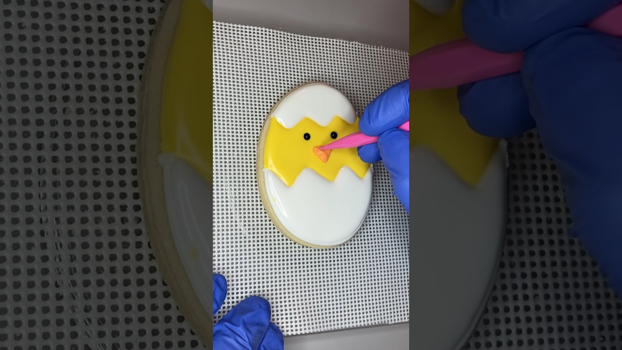 Beginner friendly Easter chick sugar cookie made with royal icing #cookiedecorating #royalicing