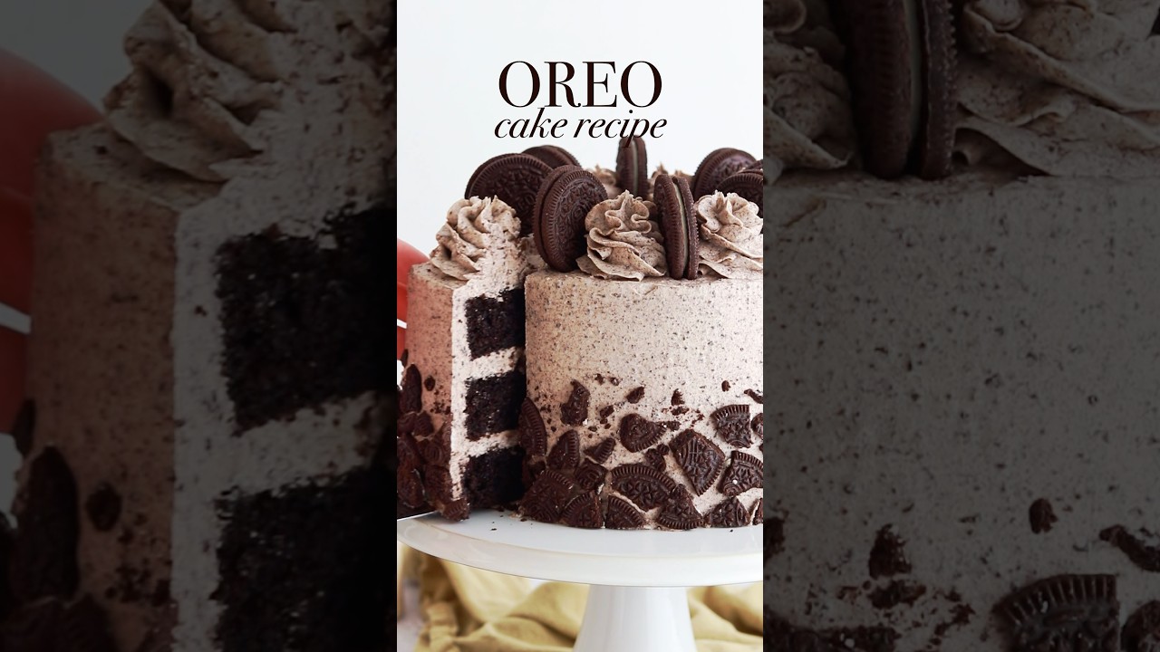 Black velvet cake + cookies and cream buttercream = best Oreo cake ever #cake #oreo #cakedecorating