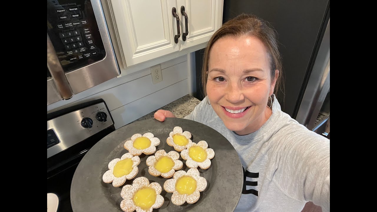 MINI FLOWER SHAPED LEMON TARTS | Easy dessert for Mother's Day | Spring-time cookies | Flower cookie