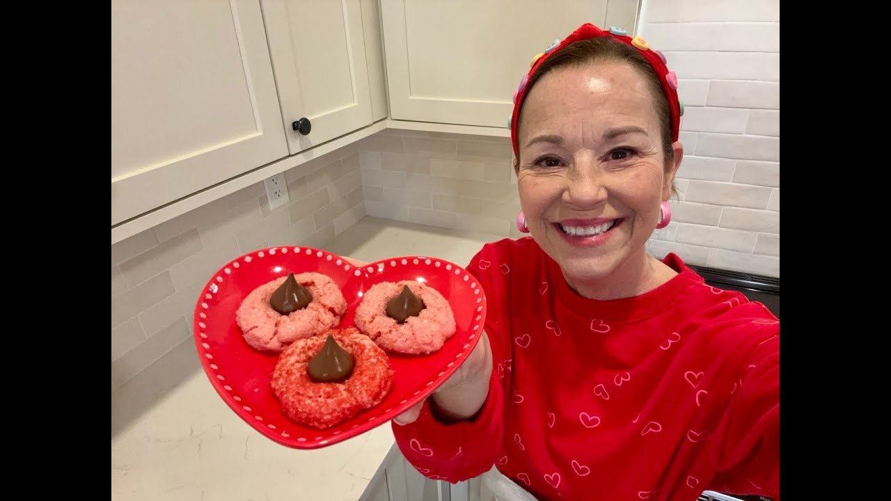 Dolly Parton Strawberry Kiss Cookies | Perfect dessert for Valentine's Day